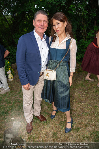 ausg´steckt is´ - Heuriger Breitenecker, Perchtoldsdorf - Do 26.06.2025 - Christian SPATZEK mit Ehefrau Sun YOUNG21
