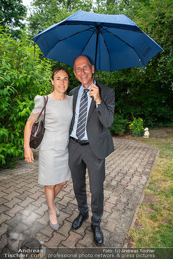 ausg´steckt is´ - Heuriger Breitenecker, Perchtoldsdorf - Do 26.06.2025 - Peter FILZMAIER mit Begleitung (Freundin, Frau?)49