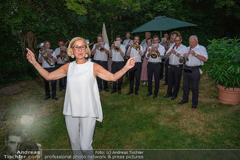 ausg´steckt is´ - Heuriger Breitenecker, Perchtoldsdorf - Do 26.06.2025 - Johanna MICKL-LEITNER dirigiert die Blasmusikkapelle53