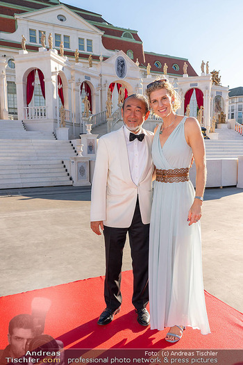 Premiere Wiener Opernsommer - Opernarena am Heumarkt, Wien - Di 01.07.2025 - Joji HATTORI mit Ehefrau Sabine8