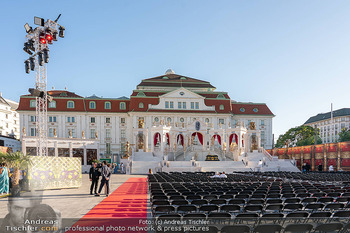 Premiere Wiener Opernsommer - Opernarena am Heumarkt, Wien - Di 01.07.2025 - Opernarena am Heumarkt, leer, Bühne, Sitzplätze, red carpet20