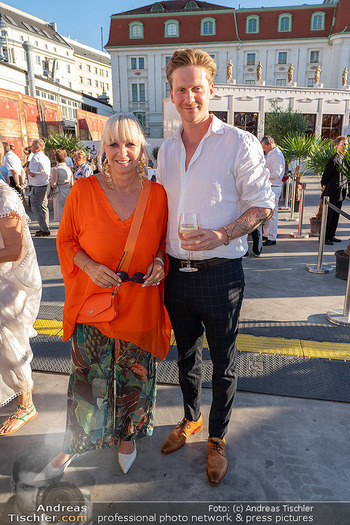 Premiere Wiener Opernsommer - Opernarena am Heumarkt, Wien - Di 01.07.2025 - Lucas FENDRICH mit Mutter Andrea FENDRICH42