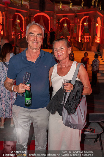 Premiere Wiener Opernsommer - Opernarena am Heumarkt, Wien - Di 01.07.2025 - Hans KUPELWIESER (KUPPELWIESER) mit Begleitung200