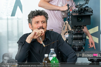 Settermin ´Biester´ - ArkForm, Wien - Mi 02.07.2025 - Manuel RUBEY am Filmset mit Kamera8