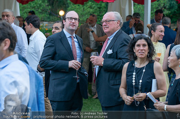 Independence Day Party - Residenz der US-Botschaft, Wien - Mi 02.07.2025 - Alfons MENSDORFF-POUILLY mit Sohn Ferdinand24