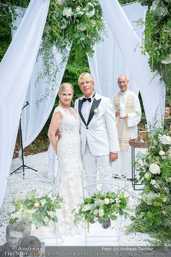 Hochzeit Dominic und Sonja Heinzl - Südsteiermark - Fr 04.07.2025 - Dominic HEINZL mit Ehefrau Sonja HEINZL (Sarközi)29