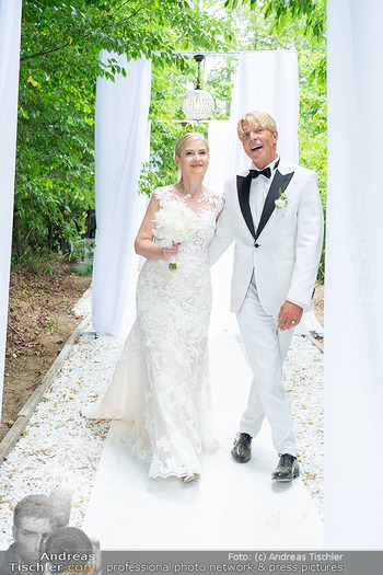 Hochzeit Dominic und Sonja Heinzl - Südsteiermark - Fr 04.07.2025 - Dominic HEINZL mit Ehefrau Sonja HEINZL (Sarközi)32