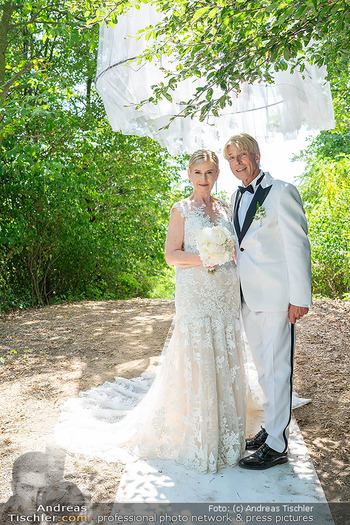 Hochzeit Dominic und Sonja Heinzl - Südsteiermark - Fr 04.07.2025 - Dominic HEINZL mit Ehefrau Sonja HEINZL (Sarközi)37
