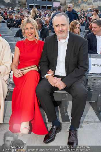 Premiere ´Der fliegende Holländer´ - Steinbruch St. Margarethen, Burgenland - Mi 09.07.2025 - Hans Peter DOSKOZIL mit Ehefrau Julia134