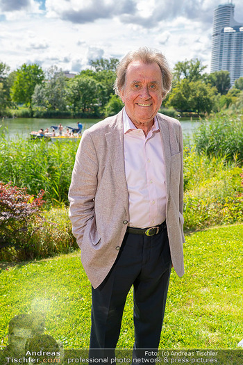 Dagmar Millesi Geburtstagsparty - Privatwohnung, Wien - Sa 02.08.2025 - Rudolf BUCHBINDER (Portrait)226