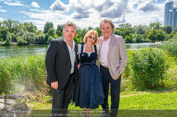 Dagmar Millesi Geburtstagsparty - Privatwohnung, Wien - Sa 02.08.2025 - Cornelius OBONYA, Dagmar MILLESI, Rudolf BUCHBINDER249