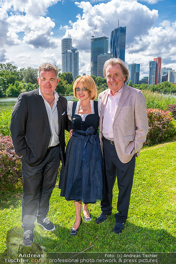 Dagmar Millesi Geburtstagsparty - Privatwohnung, Wien - Sa 02.08.2025 - Cornelius OBONYA, Dagmar MILLESI, Rudolf BUCHBINDER252