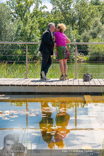 Dagmar Millesi Geburtstagsparty - Privatwohnung, Wien - Sa 02.08.2025 - Cornelius OBONYA, Carolin PIENKOS (Kussfoto)273