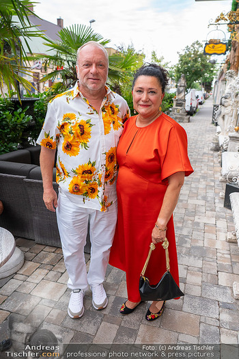 Marcus Strahl Jubiläum - Marchfelderhof - Di 05.08.2025 - Reinhard NOWAK mit Ehefrau Arzu7