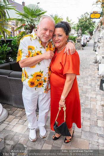 Marcus Strahl Jubiläum - Marchfelderhof - Di 05.08.2025 - Reinhard NOWAK mit Ehefrau Arzu9