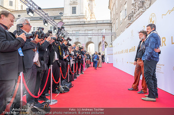 amfAR Gala - Residenz Salzburg, Salzburg - So 24.08.2025 - Rufus WAINWRIGHT mit Ehemann Jörn WEISBRODT, red carpet, Presse6