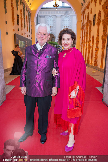 amfAR Gala - Residenz Salzburg, Salzburg - So 24.08.2025 - Susanne HARF mit Ehemann Wolfgang SCHWARZHAUPT99