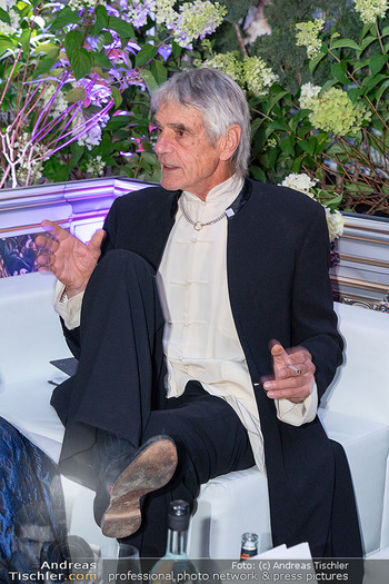 amfAR Gala - Residenz Salzburg, Salzburg - So 24.08.2025 - Jeremy IRONS, Sinead CUSACK mit Zigarette und Alkohol129