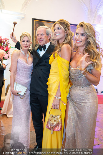 amfAR Gala - Residenz Salzburg, Salzburg - So 24.08.2025 - Simon DE PURY mit Damen164
