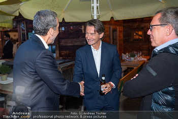 Weinverkostung - Böglalm, Alpbach - Mi 27.08.2025 - Christian KERN begrüßt Roland WEIßMANN58