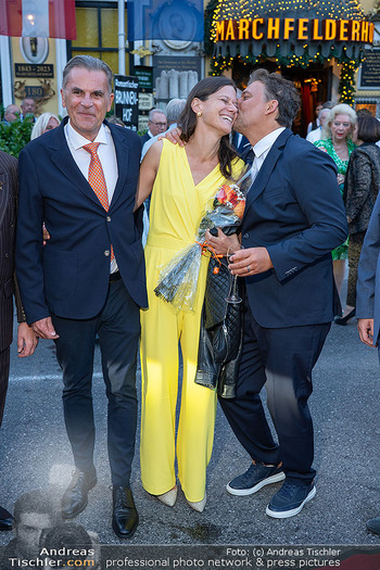 Goldener Johann für Jonas Kaufmann - Marchfelderhof, NÖ - Fr 05.09.2025 - Jonas KAUFMANN mit Ehefrau Christiane, Peter GROßMANN41
