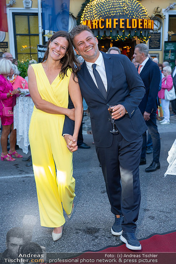 Goldener Johann für Jonas Kaufmann - Marchfelderhof, NÖ - Fr 05.09.2025 - Jonas KAUFMANN mit Ehefrau Christiane50