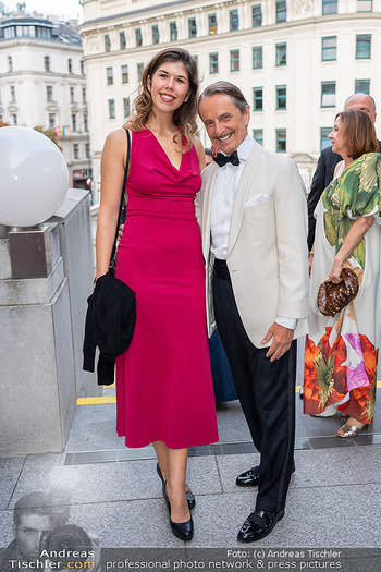 Fundraising Dinner - Albertina, Wien - Di 09.09.2025 - Christian RAINER mit Freundin Lena THOMAS31