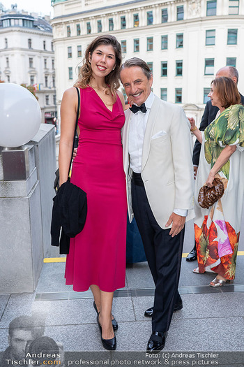 Fundraising Dinner - Albertina, Wien - Di 09.09.2025 - Christian RAINER mit Freundin Lena THOMAS32