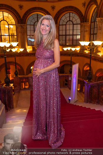 Emba Awards - Palais Ferstel, Wien - Di 09.09.2025 - Olivia PETER (hochschwanger)11