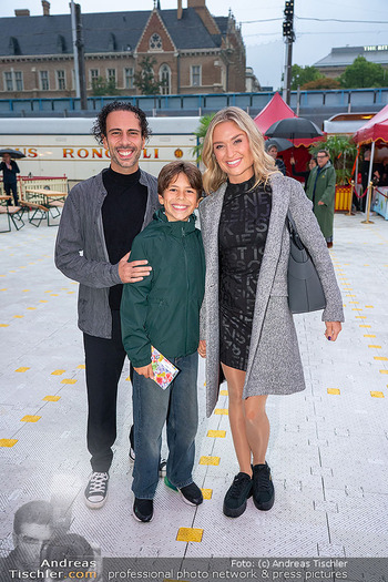 Premiere ´Cagliostro´ - Zirkuszelt am Heumarkt, Wien - Mi 10.09.2025 - Danilo CAMPISI mit Sohn Lorenzo, Corinna KAMPER8