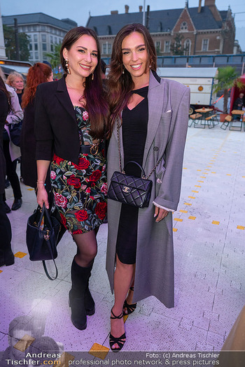 Premiere ´Cagliostro´ - Zirkuszelt am Heumarkt, Wien - Mi 10.09.2025 - Lili Lilli PAUL mit Schwester Vivian59