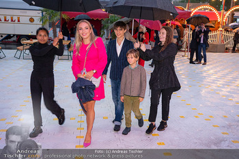 Premiere ´Cagliostro´ - Zirkuszelt am Heumarkt, Wien - Mi 10.09.2025 - Lidia BAICH mit Kindern Theodor und Lorenz64