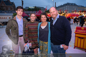 Premiere ´Cagliostro´ - Zirkuszelt am Heumarkt, Wien - Mi 10.09.2025 - Familie Niki KLINGOHR mit Sandra und Kindern72