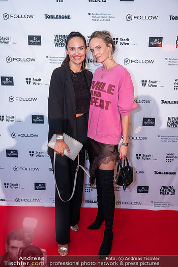 Vienna Fashion Week Opening - MQ Halle E, Wien - Mo 15.09.2025 - Patricia Pizz, Lilian KLEBOW, Tanja DUHOVICH23