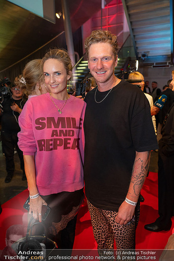 Vienna Fashion Week Opening - MQ Halle E, Wien - Mo 15.09.2025 - Lucas FENDRICH, Patricia KAISER27