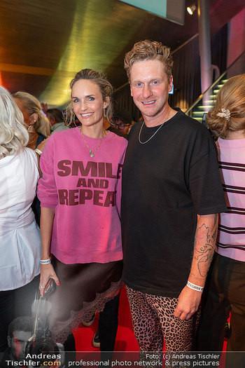 Vienna Fashion Week Opening - MQ Halle E, Wien - Mo 15.09.2025 - Lucas FENDRICH, Patricia KAISER28
