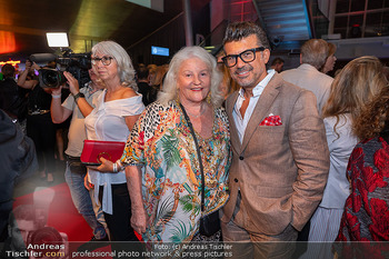 Vienna Fashion Week Opening - MQ Halle E, Wien - Mo 15.09.2025 - Marika LICHTER, Mike GALELI35
