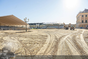 Fototermin vor Reitturnier - Schloss Schönbrunn, Wien - Fr 19.09.2025 - Aufbauarbeiten vor Pferdeturnier, Tribünen, Reitplatz3