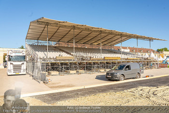 Fototermin vor Reitturnier - Schloss Schönbrunn, Wien - Fr 19.09.2025 - Aufbauarbeiten vor Pferdeturnier, Tribünen, Reitplatz5