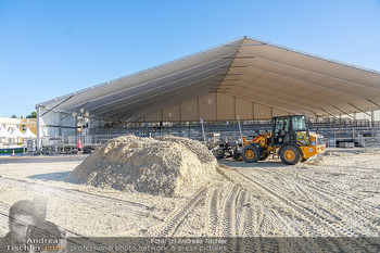 Fototermin vor Reitturnier - Schloss Schönbrunn, Wien - Fr 19.09.2025 - Aufbauarbeiten vor Pferdeturnier, Tribünen, Reitplatz8