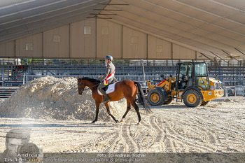 Fototermin vor Reitturnier - Schloss Schönbrunn, Wien - Fr 19.09.2025 - Aufbauarbeiten vor Pferdeturnier, Tribünen, Reitplatz11