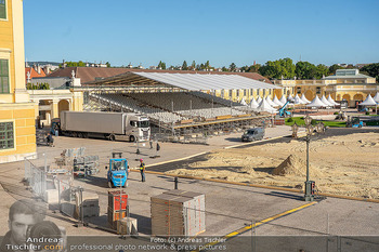 Fototermin vor Reitturnier - Schloss Schönbrunn, Wien - Fr 19.09.2025 - Aufbauarbeiten vor Pferdeturnier, Tribünen, Reitplatz16