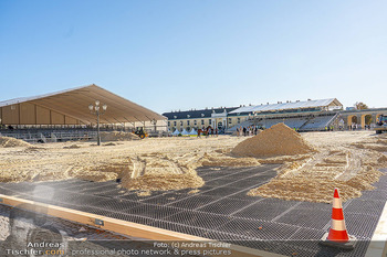 Fototermin vor Reitturnier - Schloss Schönbrunn, Wien - Fr 19.09.2025 - Aufbauarbeiten vor Pferdeturnier, Tribünen, Reitplatz18