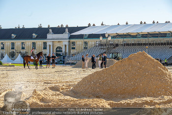 Fototermin vor Reitturnier - Schloss Schönbrunn, Wien - Fr 19.09.2025 - Aufbauarbeiten vor Pferdeturnier, Tribünen, Reitplatz21