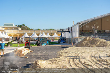 Fototermin vor Reitturnier - Schloss Schönbrunn, Wien - Fr 19.09.2025 - Aufbauarbeiten vor Pferdeturnier, Tribünen, Reitplatz22