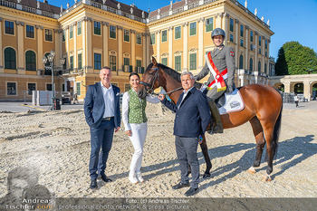 Fototermin vor Reitturnier - Schloss Schönbrunn, Wien - Fr 19.09.2025 - Klaus PANHOLZER, Helmut MORBITZER, Sonja KLIMA, Daniel STACHL24