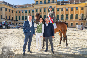 Fototermin vor Reitturnier - Schloss Schönbrunn, Wien - Fr 19.09.2025 - Klaus PANHOLZER, Helmut MORBITZER, Sonja KLIMA, Daniel STACHL26