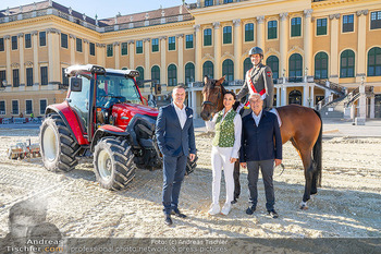 Fototermin vor Reitturnier - Schloss Schönbrunn, Wien - Fr 19.09.2025 - Klaus PANHOLZER, Helmut MORBITZER, Sonja KLIMA, Daniel STACHL30