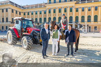 Fototermin vor Reitturnier - Schloss Schönbrunn, Wien - Fr 19.09.2025 - Klaus PANHOLZER, Helmut MORBITZER, Sonja KLIMA, Daniel STACHL31