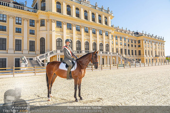 Fototermin vor Reitturnier - Schloss Schönbrunn, Wien - Fr 19.09.2025 - Daniel STACHL mit Pferd vor Schloss Schönbrunn57